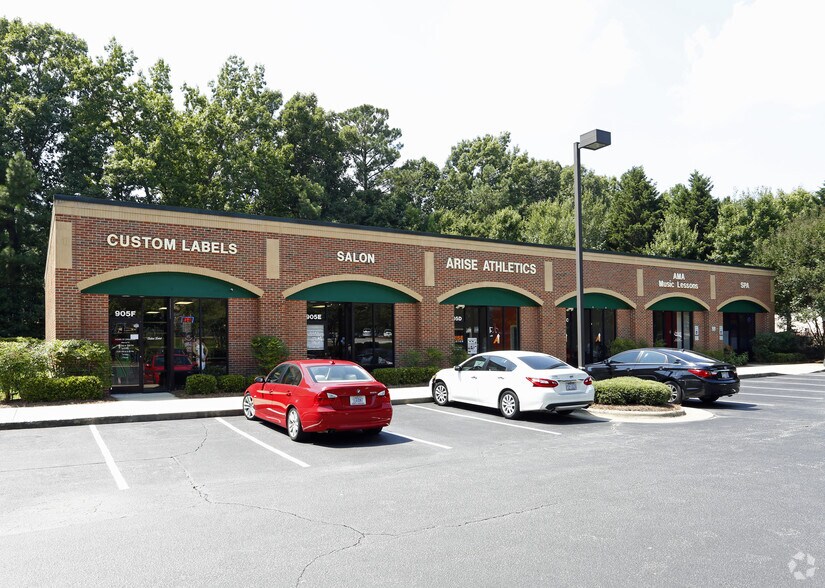 Primary Photo Of 905 McKnight Dr, Knightdale General Retail For Lease
