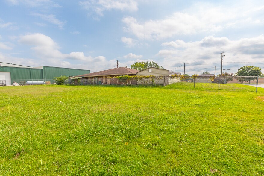 More Photos Of 300 Alamar St, Fort Oglethorpe General Retail For Sale