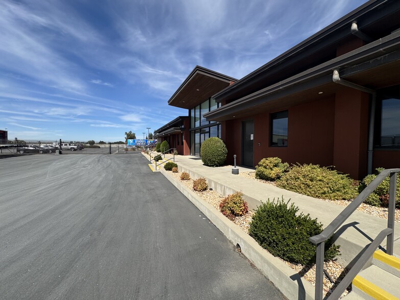 More Photos Of 19400 Frontage Rd, Acampo Office For Lease
