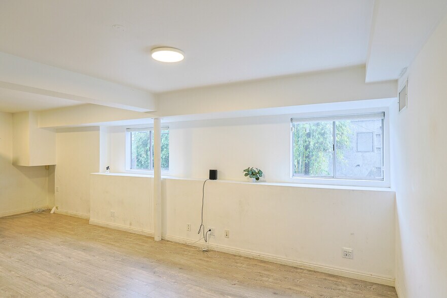 More Photos Of 908-910 N La Cienega Blvd, Los Angeles Storefront Retail Office For Sale