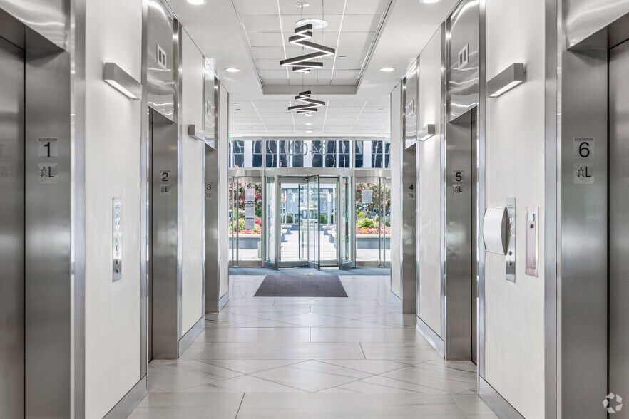 More Photos Of 6400 Arlington Blvd, Falls Church Office For Lease