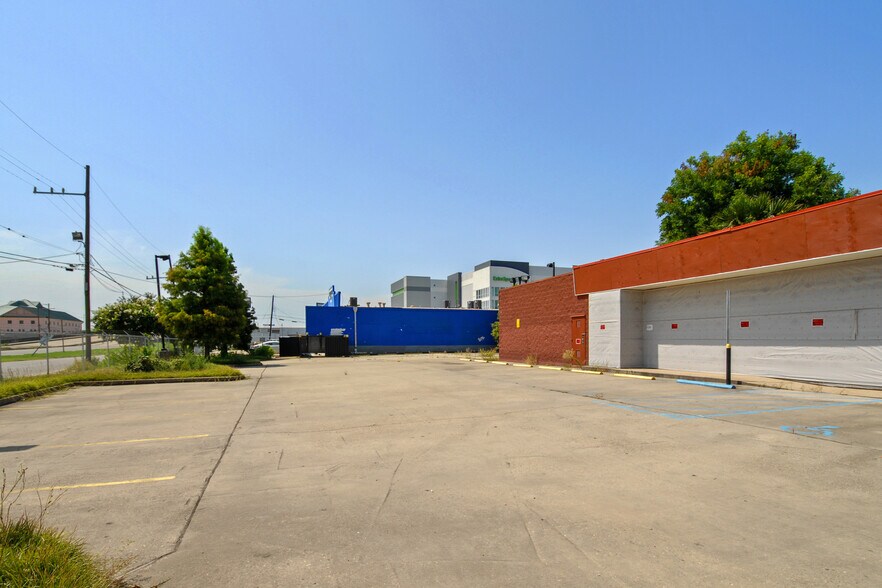 More Photos Of 2940 Elysian Flds, New Orleans General Retail For Sale