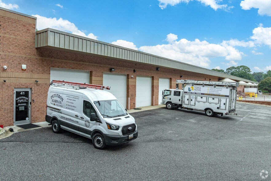 More Photos Of 2151 Priest Bridge Dr, Crofton Light Distribution For Lease