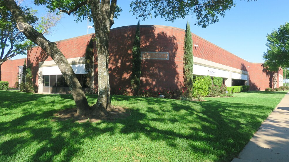 More Photos Of 3019 Alvin Devane Blvd, Austin Unknown For Lease