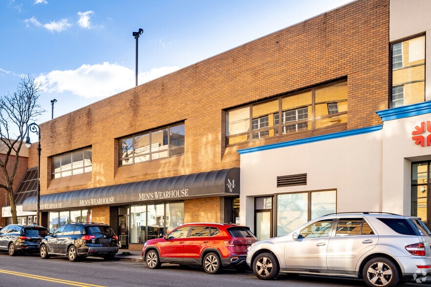 More Photos Of 7000 Austin St, Forest Hills Storefront Retail Office For Lease