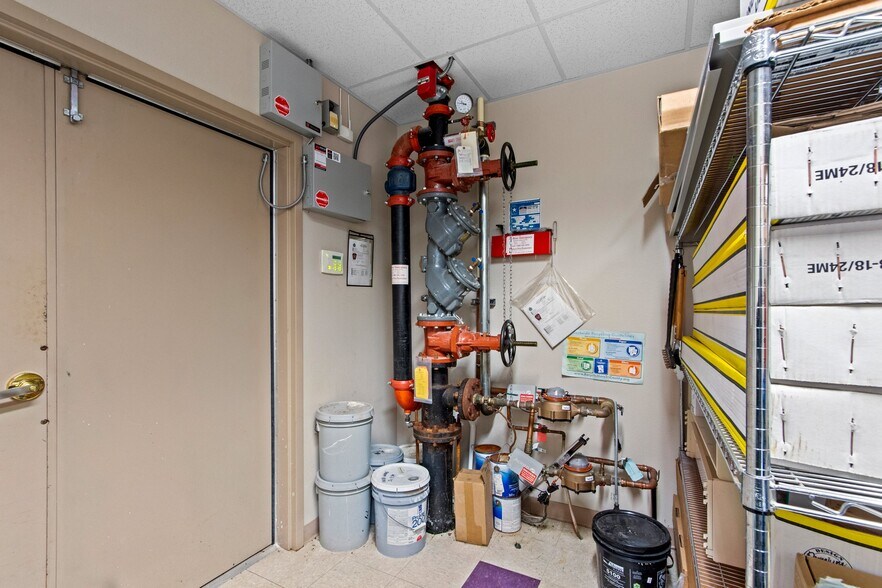 More Photos Of 2980 Walker Dr, Green Bay Office For Sale