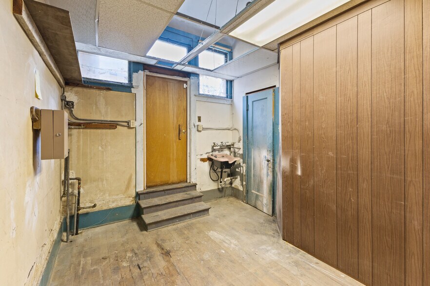 More Photos Of 421 E Santa Clara St, San Jose Storefront Retail Office For Sale