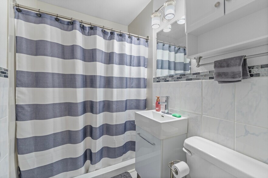 More Photos Of 2951 N 70th St, Lincoln Office For Sale