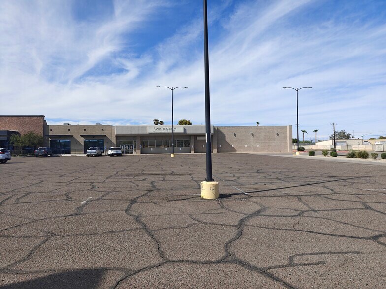 More Photos Of 3216 E Cactus Rd, Phoenix Freestanding For Lease