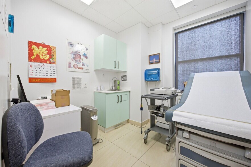 More Photos Of 139 Centre St, New York Medical For Sale