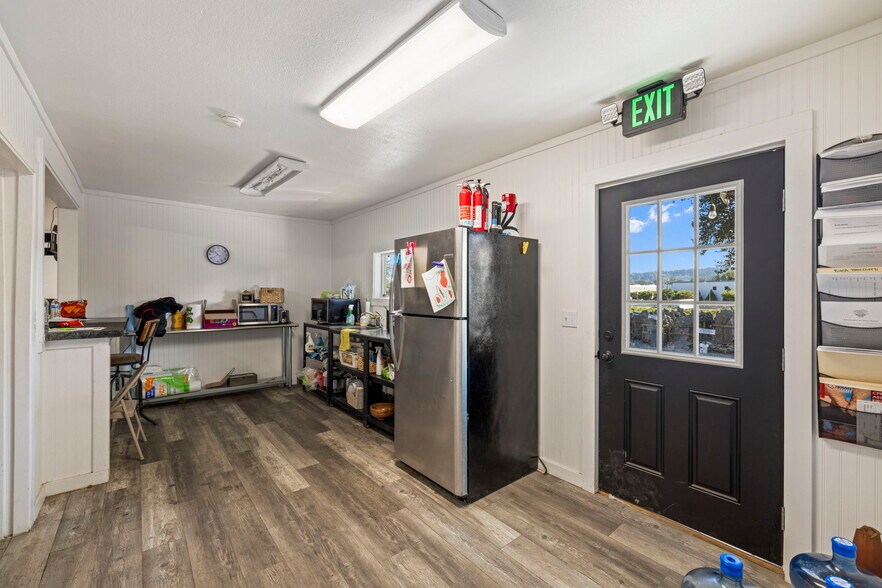 More Photos Of 1827 W Valley Hwy E, Sumner Contractor Storage Yard For Sale