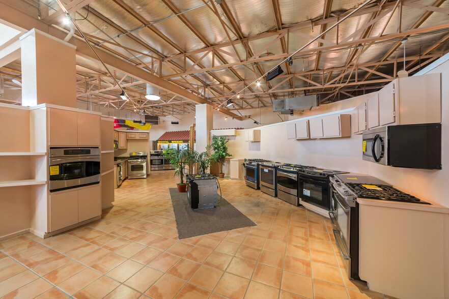 More Photos Of 13340 Leopard St, Corpus Christi Storefront For Sale