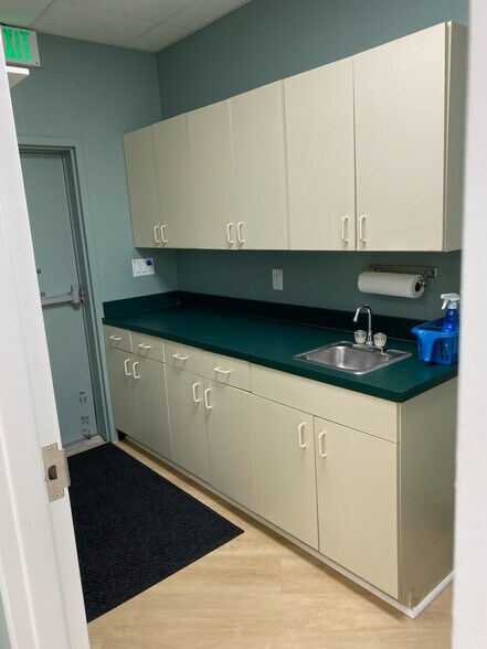 More Photos Of 4950 Hall Rd, Winter Park Office For Lease