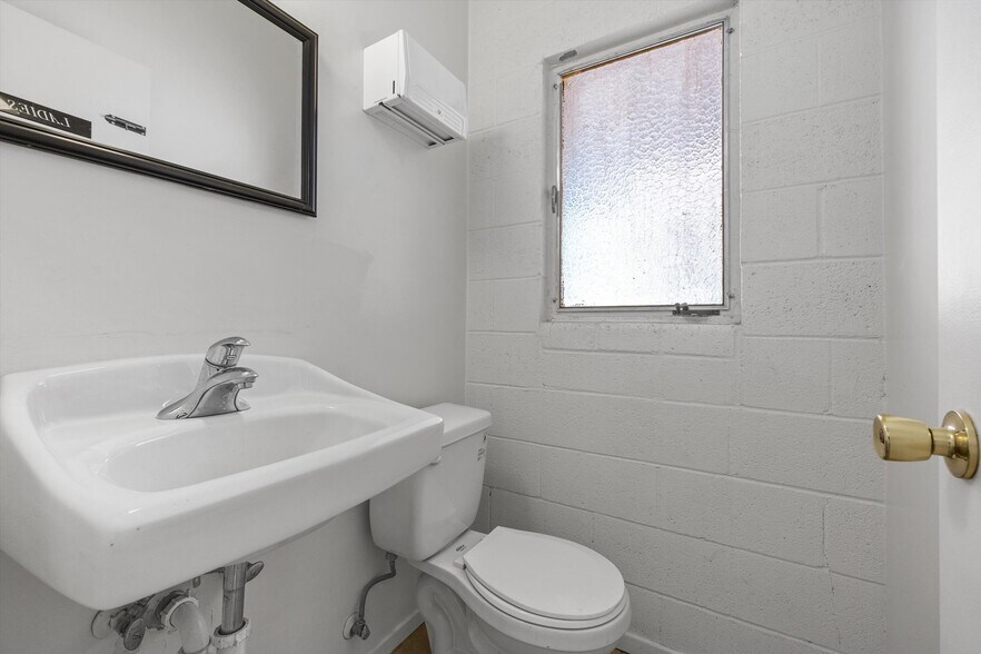 More Photos Of 16 Tobias St, Kernville Storefront Retail Residential For Sale
