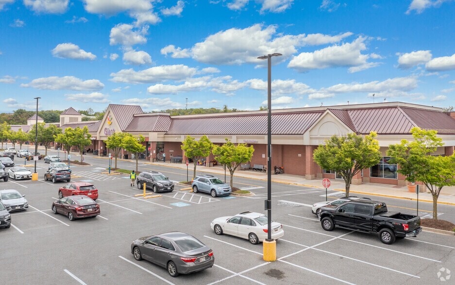 More Photos Of 405 Center St, Westminster Unknown For Lease