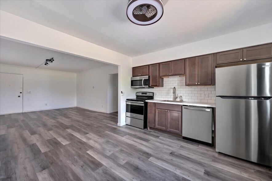 More Photos Of 548 Shattuck Rd, Saginaw Apartments For Sale