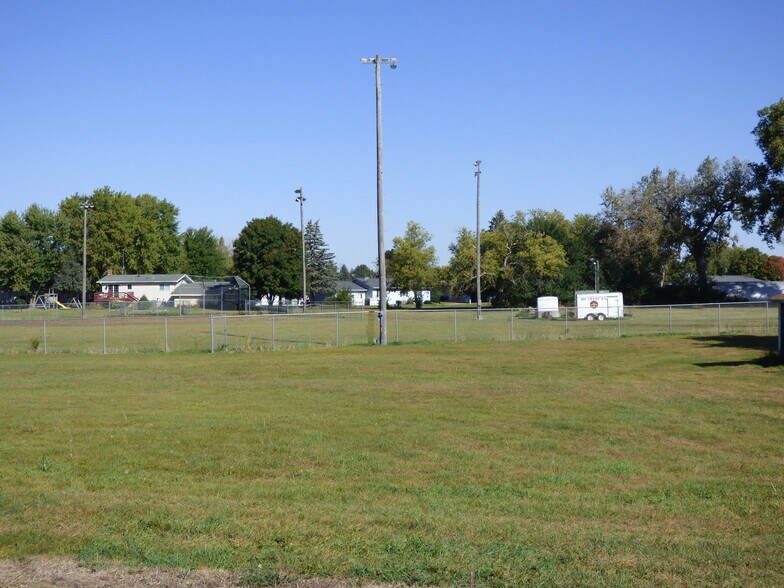 More Photos Of 409 Guide St N, Welcome Land For Sale