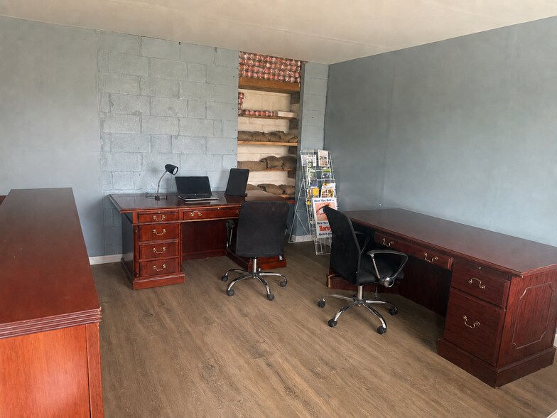 More Photos Of 948 S Main St, Graysville Office For Sale
