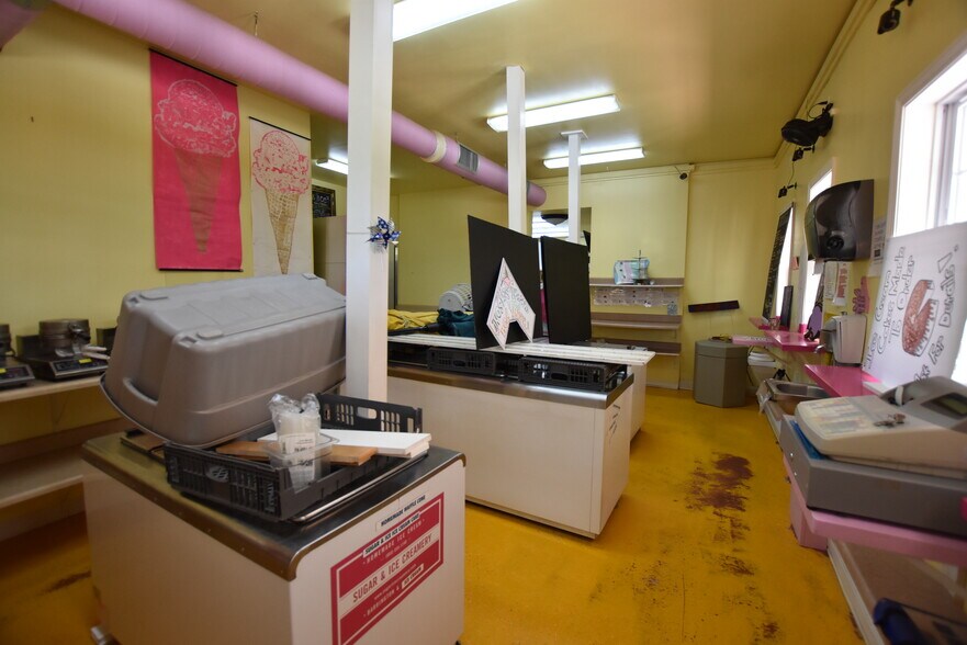 More Photos Of 146 Calef Hwy, Barrington Flex For Sale