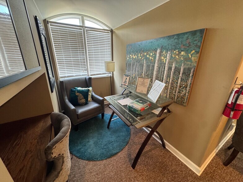 More Photos Of 3265 W Sarazens Cir, Memphis Office For Sale