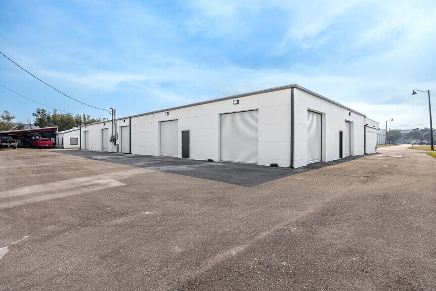 More Photos Of 30-40 Mildred Dr, Fort Myers Unknown For Lease