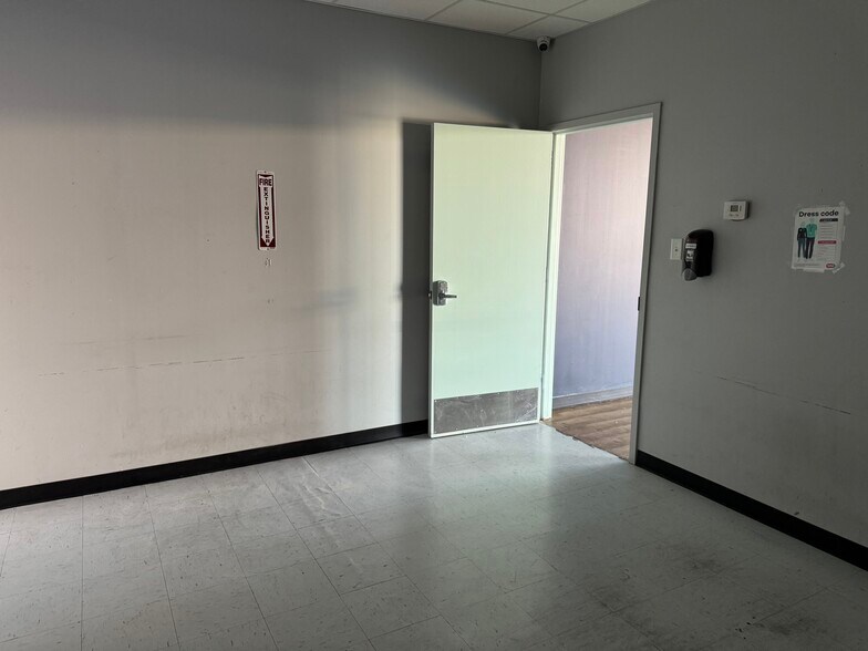 More Photos Of 7709 McPherson Rd, Laredo Freestanding For Lease