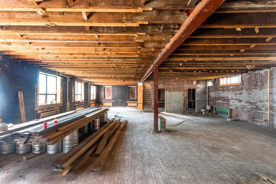 More Photos Of 1539 Covert St, Ridgewood Warehouse For Lease