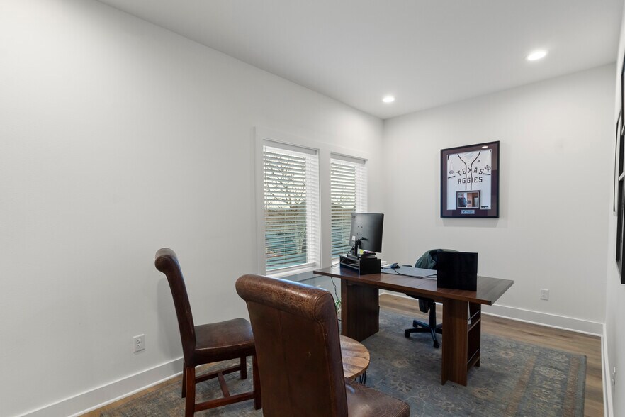 More Photos Of 2800 Barron #201 & #202 rd, College Station Office For Lease