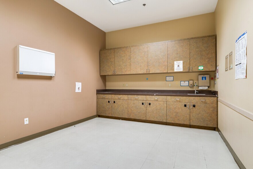 More Photos Of 33494 Oak Glen Rd, Yucaipa Medical For Lease