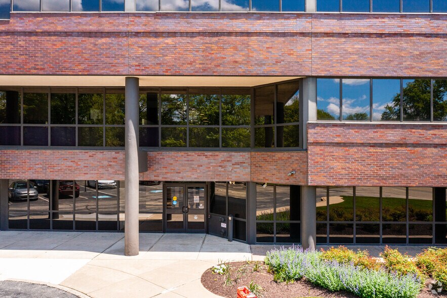 More Photos Of 220 Commerce Dr, Fort Washington Office For Lease