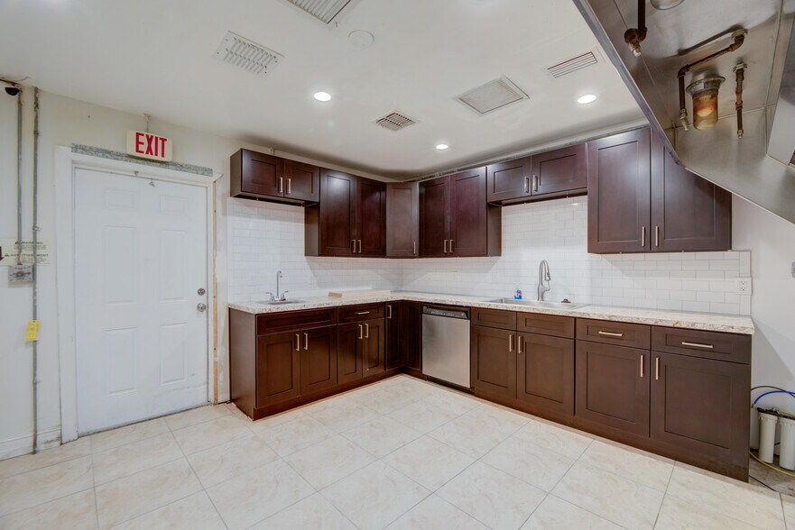 More Photos Of 359 10th St, West Palm Beach Storefront Retail Office For Sale