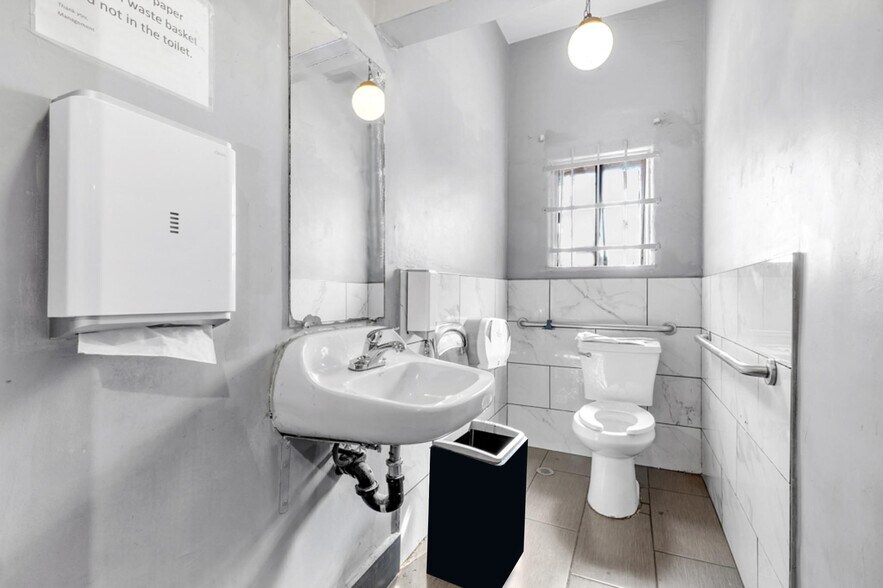 More Photos Of 7214 Sepulveda Blvd, Van Nuys Bar For Sale