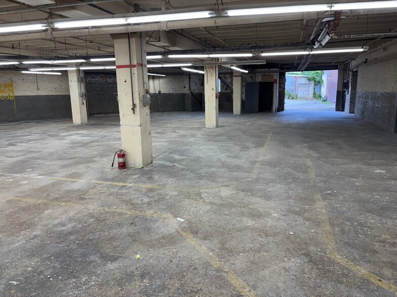 More Photos Of 918 Rickenbach St, Pittsburgh Distribution For Lease