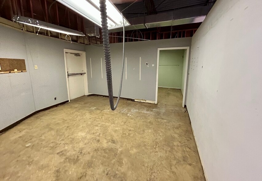 More Photos Of 3434 Cherry Ridge St, San Antonio Freestanding For Sale