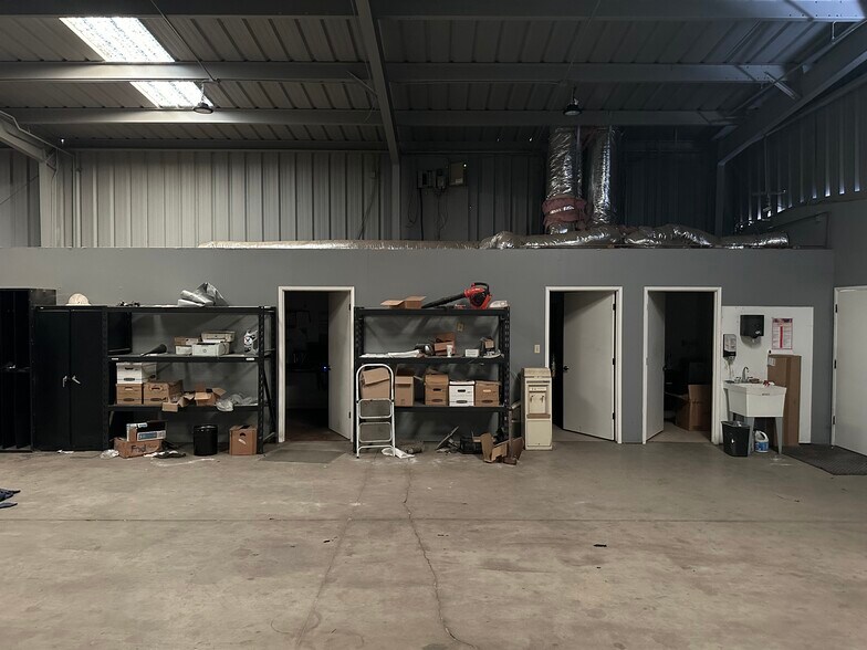 More Photos Of 4100 Well Tech Way, Bakersfield Warehouse For Lease