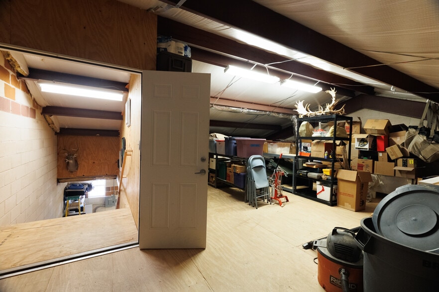 More Photos Of 2255 CR 172, Round Rock Light Manufacturing For Sale