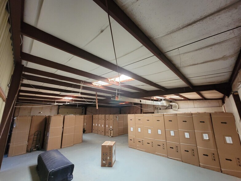 More Photos Of 106 Adams St, Auburndale Warehouse For Sale
