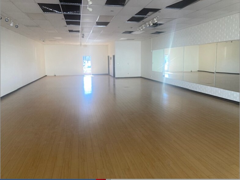 More Photos Of 2640-2650 E Main St, Ventura Storefront For Lease
