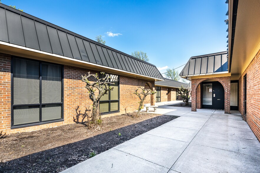 More Photos Of Convenient Access, Lexington Office For Lease