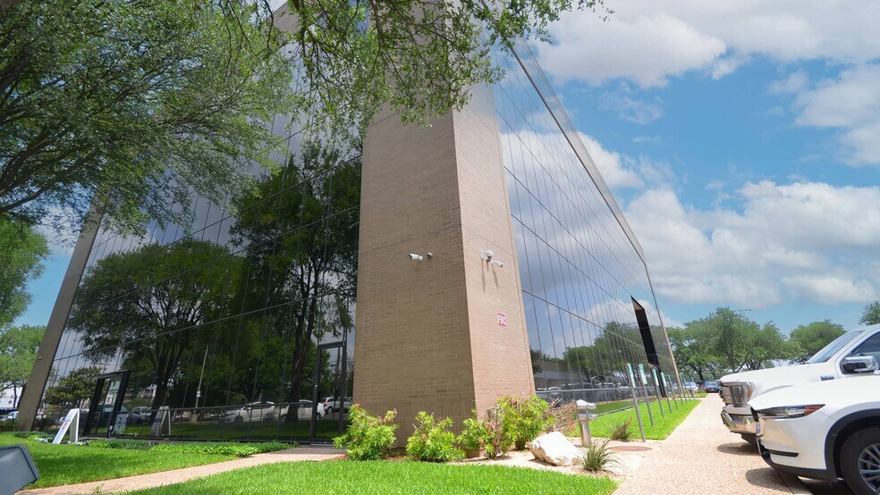 More Photos Of 3901 S Lamar Blvd, Austin Medical For Lease