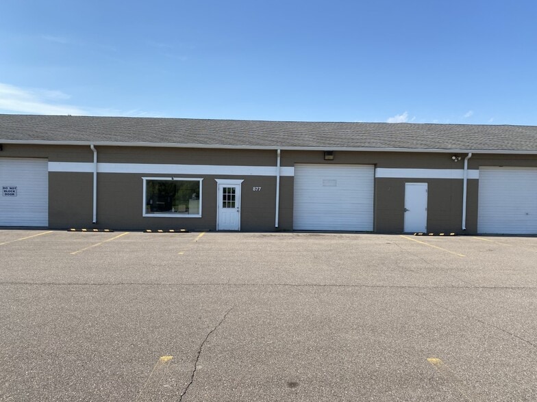 More Photos Of 867-887 Grand Oaks Dr, Howell Warehouse For Lease
