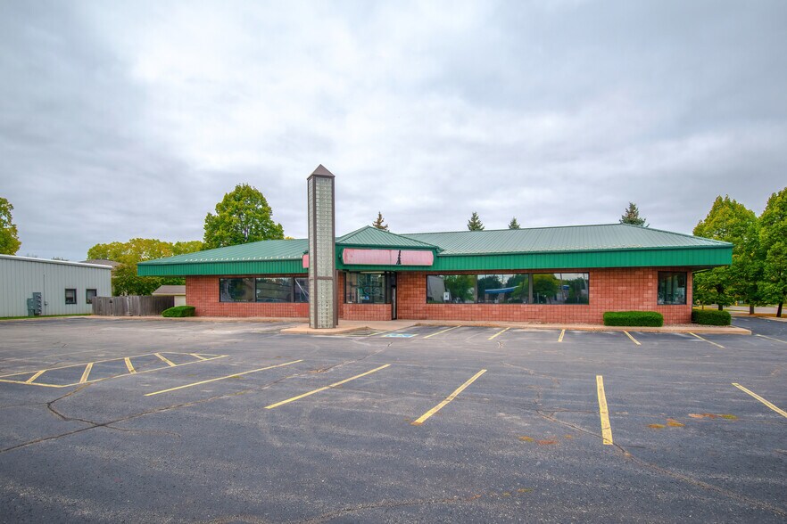 More Photos Of 1250 S Appleton Rd, Menasha Storefront Retail Office For Lease