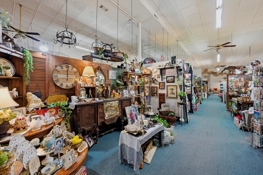 More Photos Of 321 N Main St, Bonham General Retail For Sale