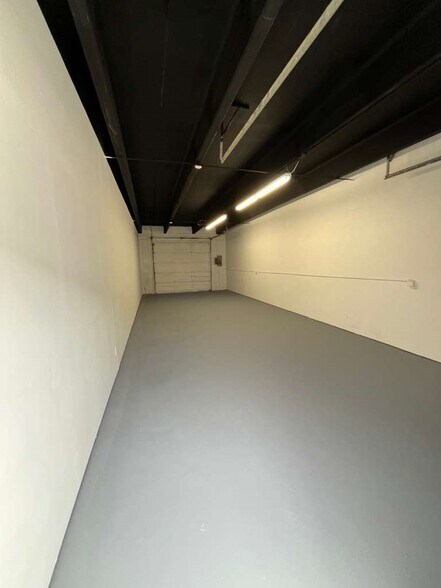 More Photos Of 3273-3289 Lake Worth Rd, Palm Springs Warehouse For Lease