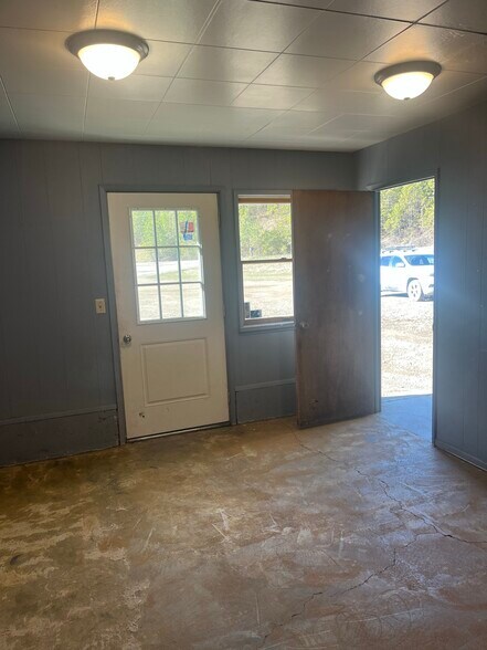 More Photos Of 1987 Farm To Market Rd, Kalispell Industrial For Lease