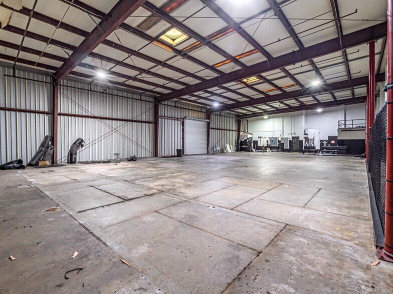 More Photos Of 1016 W Church St, Orlando Showroom For Lease