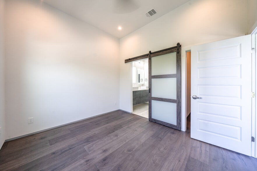 More Photos Of 225 S Pine St, San Antonio Apartments For Sale
