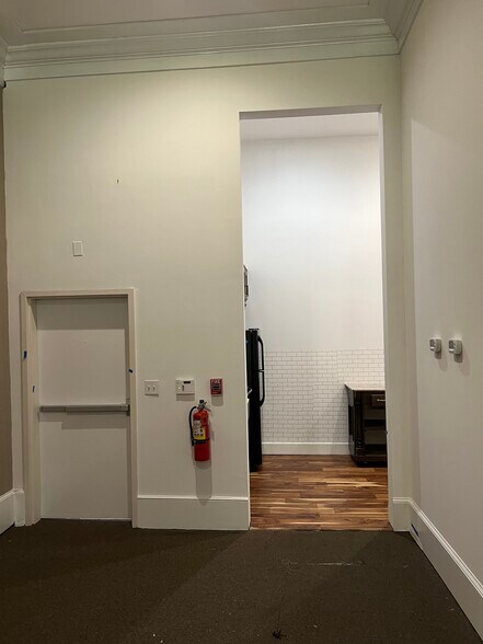 More Photos Of 1537 Main St, Columbia Storefront Retail Office For Lease