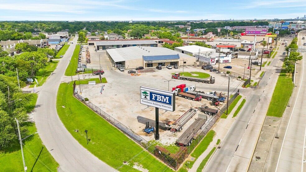 More Photos Of 10700 Gulf Fwy, Houston Warehouse For Lease