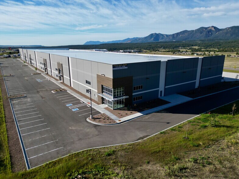 More Photos Of 15707 Terrazzo dr, Colorado Springs Showroom For Lease